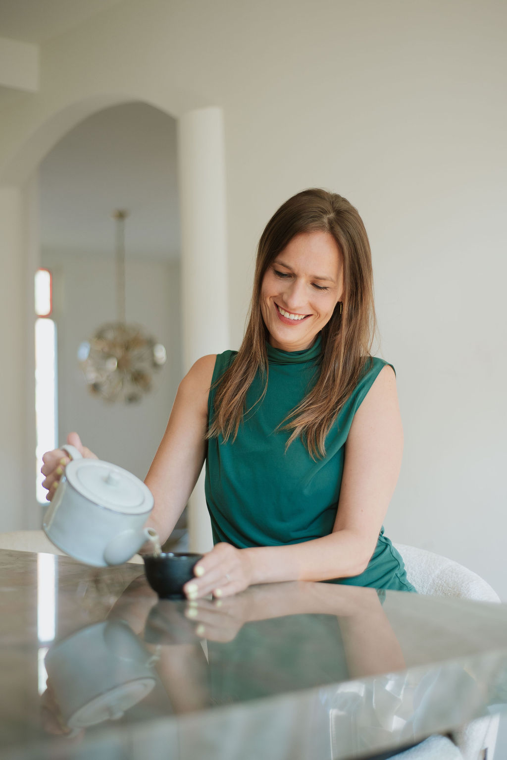 Personal branding photography in Amsterdam by Cristiana Sto Photography, photo of woman pouring tea